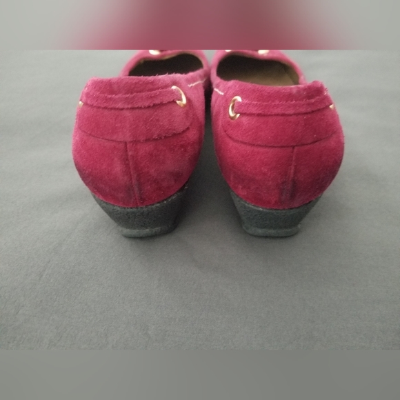 Talbot Suede Pump w/Tassels, GUC, Size 5B, Heel/Wedge Height 1.25" - Picture 2 of 9